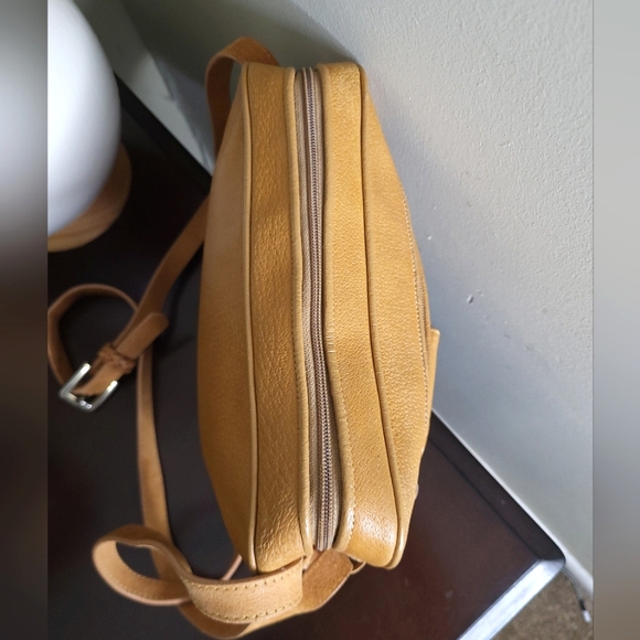 Gucci Vintage Crossbody Camera Bag, Leather Unisex - Picture 8 of 12